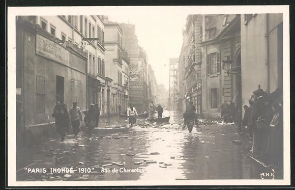 CPA Paris, Floodation 1910, Rue de Charenton, view of the street at flood