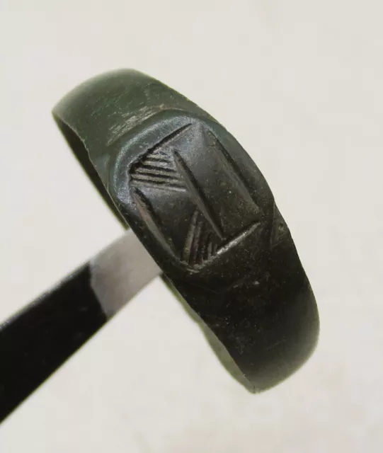 A2 Ancient Roman To Medieval Bronze Signet Ring With Decorated Bezel
