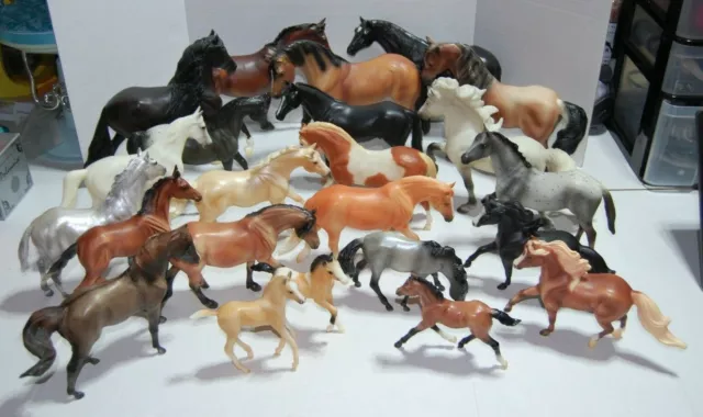 Huge Lot of 26 Beautiful Breyer Horses Small to Large, Length 5" to 14"