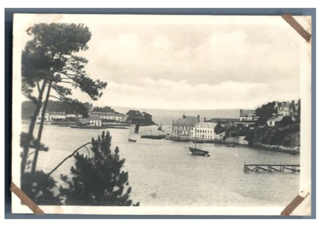 France, Douarnenez, Vue sur l&#039;Île Tristan vintage silver print Tirage arg