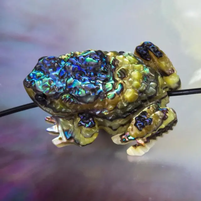 Toad Frog Bead Multicolor Shell Carving for Collection or Jewelry Design 7.37 g
