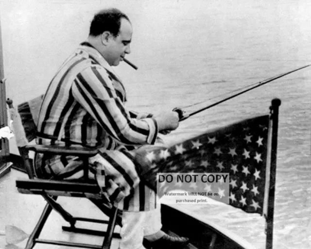 Al Capone Fishes In A Robe In 1930 Legendary Gangster - 8X10 Photo (Rt321)