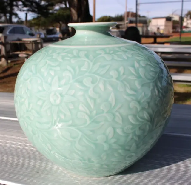 Beautiful Large Chinese Qing Carved Celadon Porcelain Vase Qianlong Mark