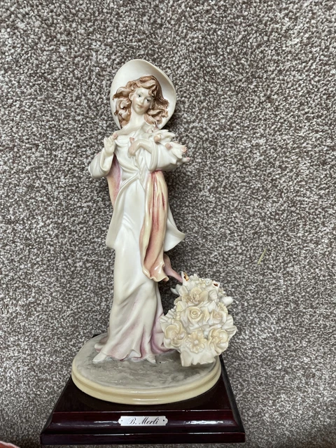 B. Merli Capodimonte Stil schön. Frau mit Blumen.