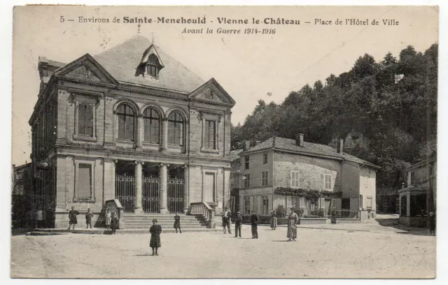 VIENNE LE CHATEAU - Marne - CPA 51 - place de l' Hotel de ville