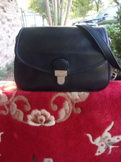 Vintage Leather Saddle Flap Push Flap Lock Black Handbag Crossbody