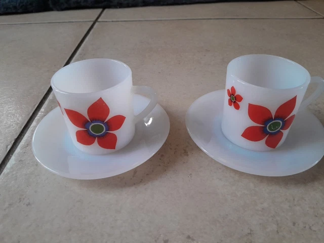 Lot De 6 Tasses à Café Et Soucoupes Arcopal - Motif Fleurs Rouges - Vintage