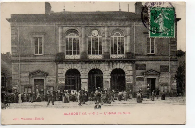 BLAMONT - Meurthe et Moselle - CPA 54 - hotel de ville bien animé