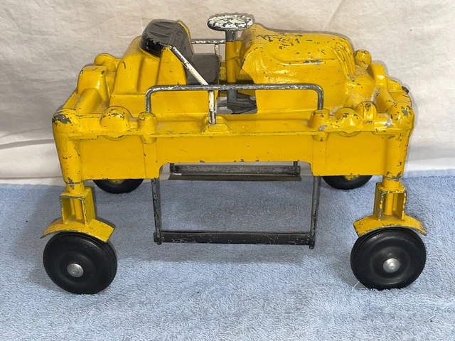 VINAGE CARI-CAR SWAN Hill metal die cast Hyster LUMBER Lift HAULER toy