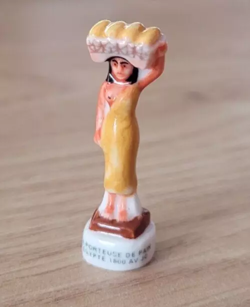 Fève Banette - La porteuse de pain - Egypte 1800 avant JC  ....   (Ref. 2651)