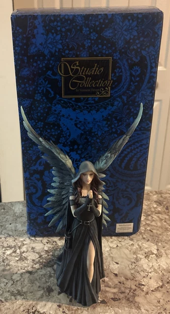 The Jigsaw Puzzle Factory - 'Lady Of The Shadow Realm' 1000 Piece Puzzle By Tony DiTerlizzi - View #7