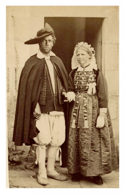 Bretagne – CDV Tirage Albuminé – Femme En Costume Breton – Photo Ancienne 1870