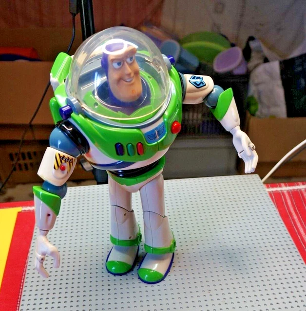 JOUET ROBOT BUZZ L'éclair Toy Story Disney Pixar Lightyear anglais 30