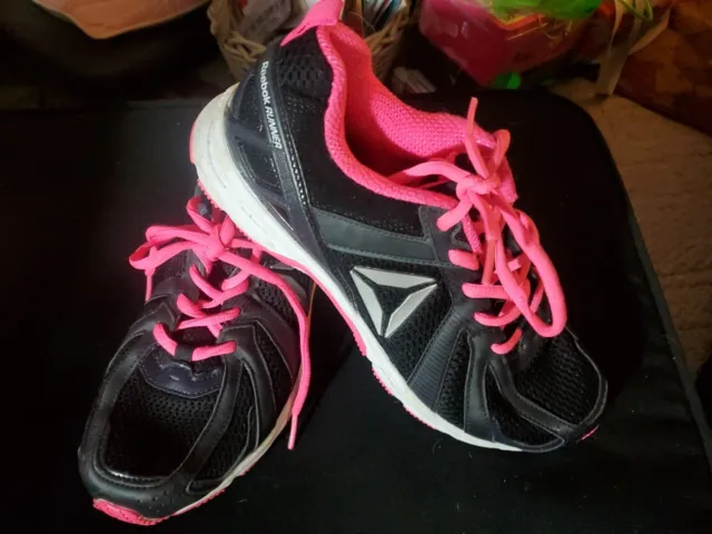 Reebok Black Gray Pink Laces Runner Running Shoes Women's Sneakers Logo Size 9