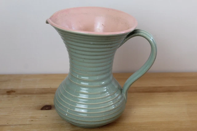 Denby Langley Lovatts grün gerippte Krugvase aus Steinzeug