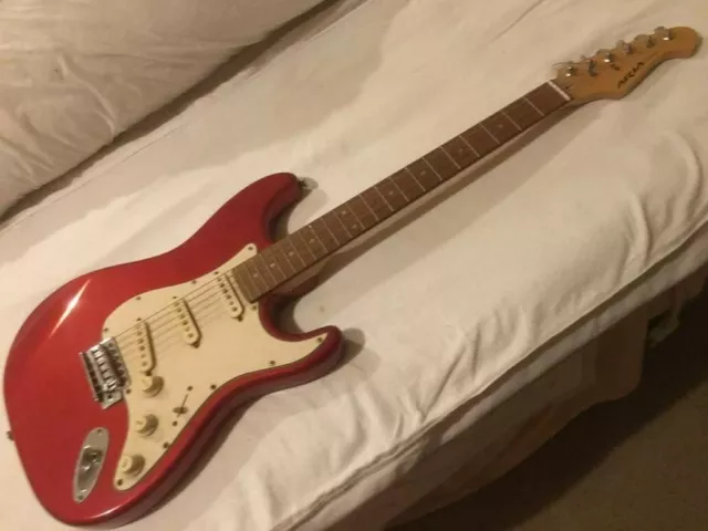 Guitare électrique et étui Aria rouge/rose