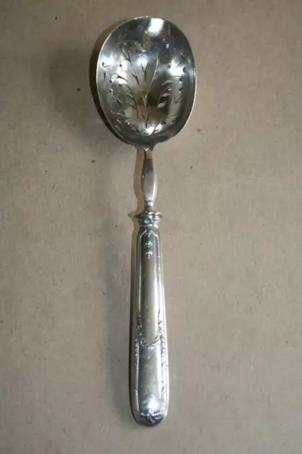 Cuillère saupoudreuse ancienne avec manche en argent