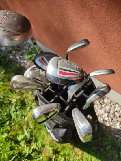 Satz Golfschläger  mit 11 Schlägern ohne Tasche Marke: REBEL