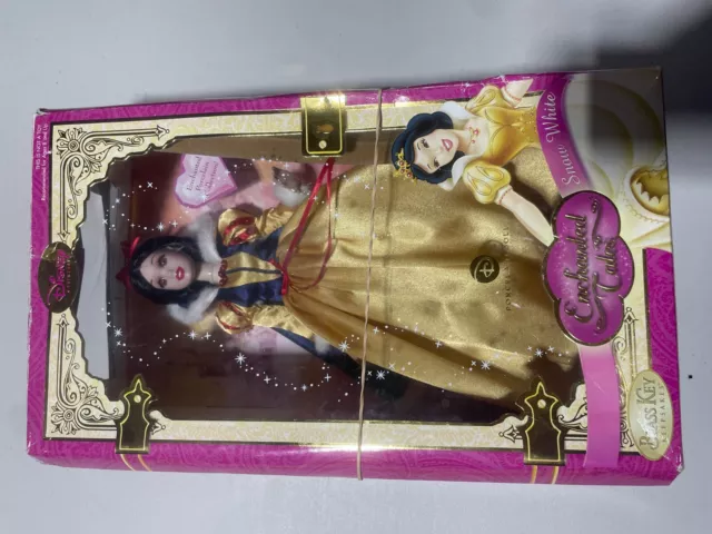 Disney Princess Enchanted 2007 Brass Key Porcelain Snow White Doll