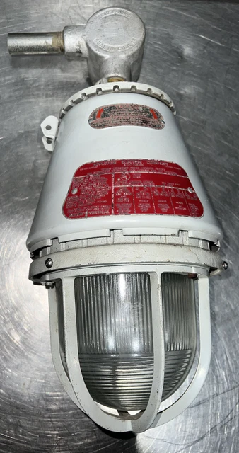 Appleton Vented Explosion Proof Lighting Fixture A-51 Series. NO BULB. Used. ID3