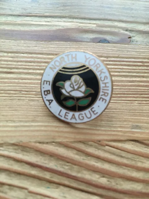 North  Yorkshire  E.b.a.   League   -   Enamel  Bowling Club  Badge   Vgc