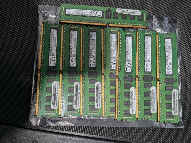 8X8GB SAMSUNG DDR4 SDRAM memory module Model: M393A1G40DB0-CPB0Q