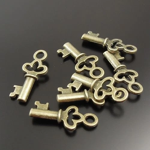 100 Stück Antike Bronze Key Shaped Anhänger Charms Dangle 13x8x2mm 32103