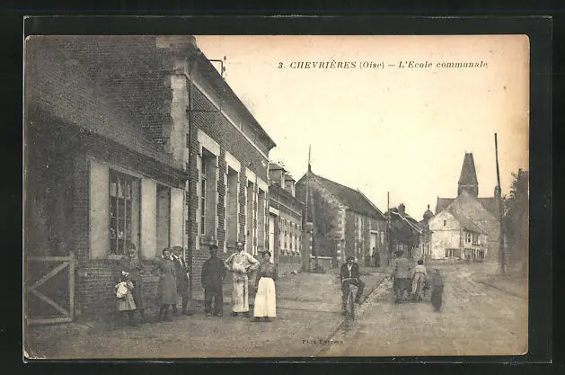 CPA Chevrières, L´Ecole communale, vue de la rue an der Schule