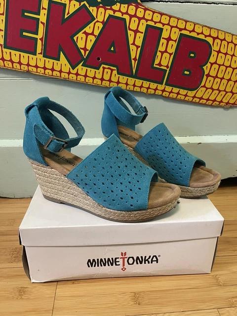 Minnetonka Women's Bell Wedge Suede Ankle Strap Sandals US Size 9 Turquoise