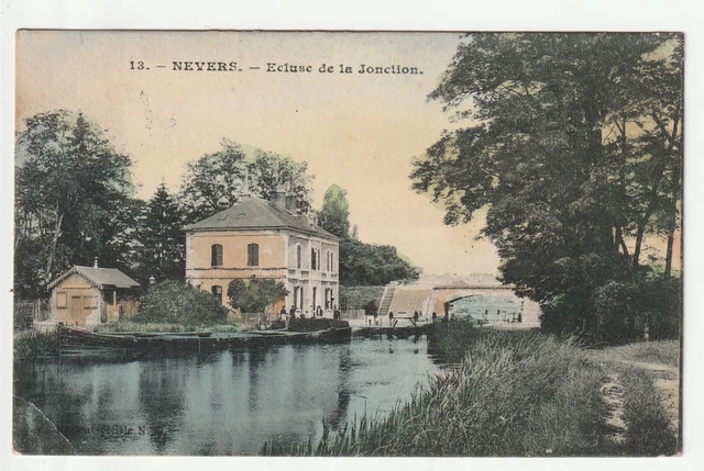 NEVERS - Nievre - CPA 58 - Ecluse de la Jonction Péniche - Jolie carte couleur
