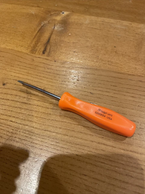 thumbnail image 2 of Snap-on SDDDM1AR Red Pocket Screwdriver – Reversible Tip (Flat/Phillips), Magnetic 2 of 5