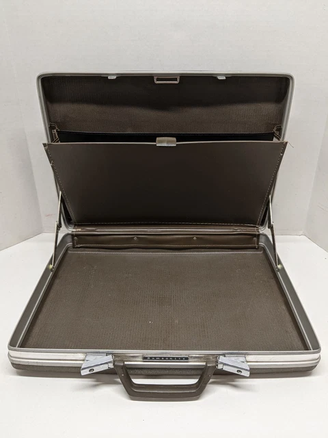 VINTAGE SAMSONITE SLIM Briefcase Brown Hard Shell No Key 17