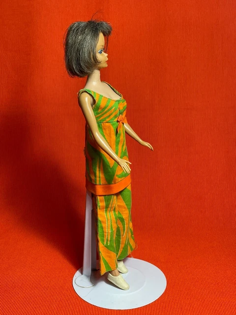 Ancienne poupée mannequin Barbie et une tenue des années 70 4