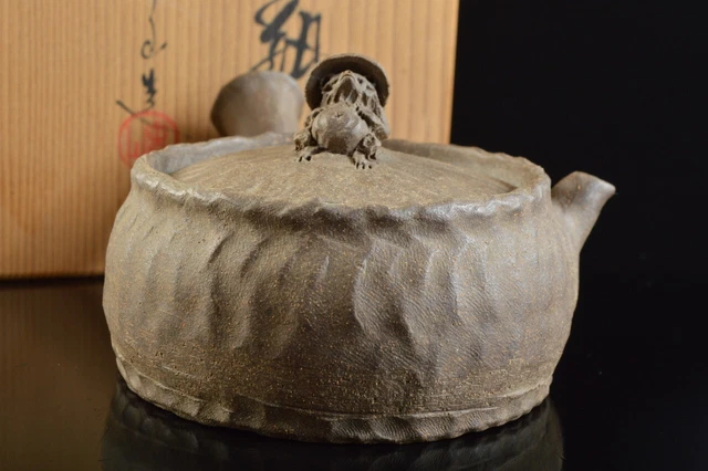 M2948: Japanese Tokoname-ware Youhen pattern Raccoon TEAPOT, auto w/signed box