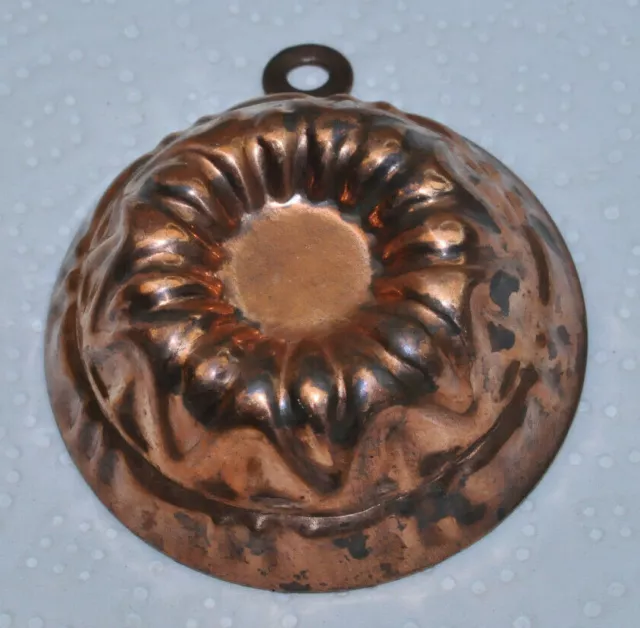 ältere kleine  Kupfer  Backform - ca. 5,5 cm im Ø - ca. 14 g - Nr. 02