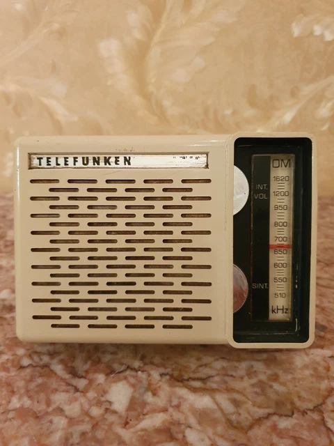 VINTAGE TELEFUNKEN ATLANTA DELUXE DE LUXE RADIO IN WORKING CONDITION