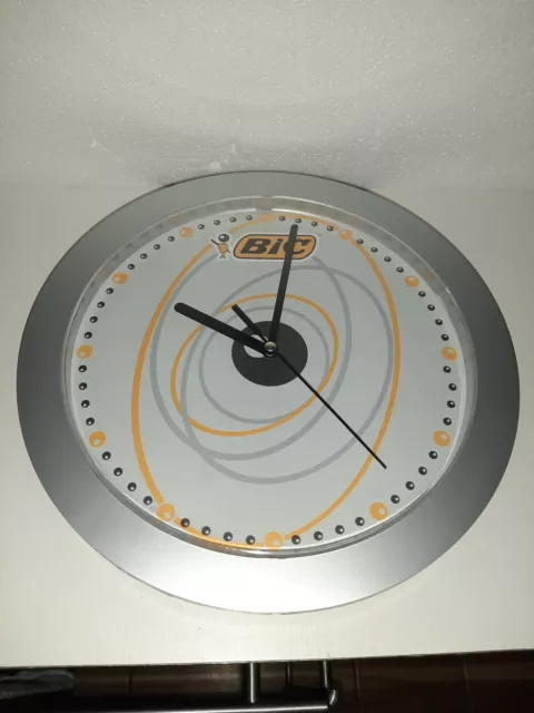 Horloge murale publicitaire "Stylos BIC"  Fonctionnelle