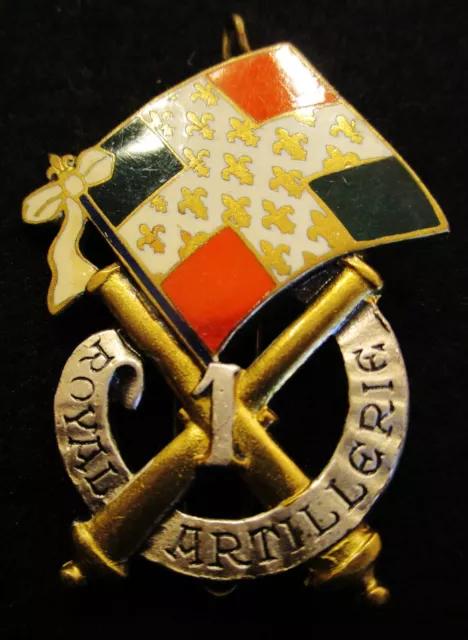 INSIGNE  du 1er REGIMENT D'ARTILLERIE FRANCAIS   signée DRAGO PARIS