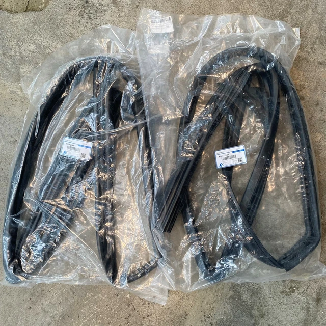 for Nissan Frontier D22 Navara rear door glass run channel weatherstrip