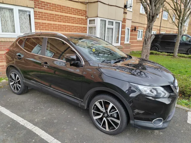 2015 Nissan Qashqai 1.6 dCi Tekna *FOUR NEW TYRES* *PAN ROOF* *FREE ROAD TAX*