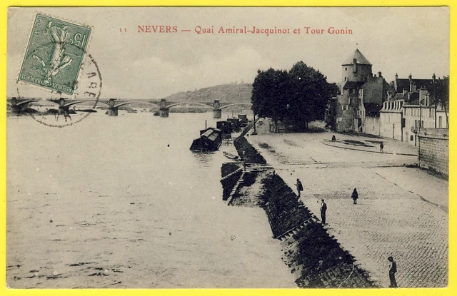 cpa Bourgogne 58 - NEVERS (Nièvre) QUAI AMIRAL JACQUINOT et TOUR GONIN PÉNICHES