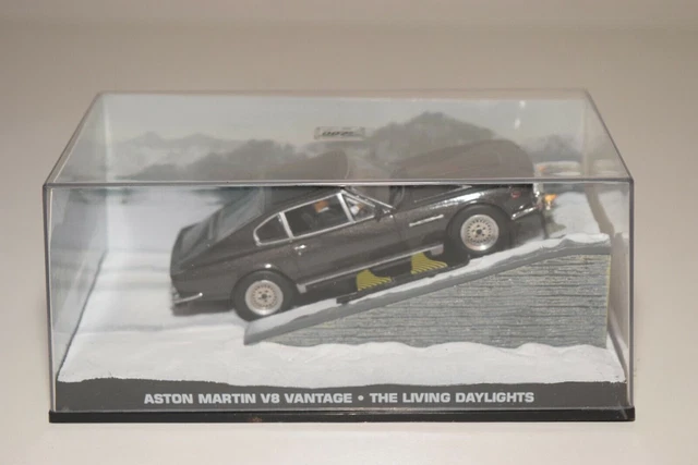A35 1:43 Universal Hobbies Aston Martin V8 Vantage Daylights James Bond 007 Mib