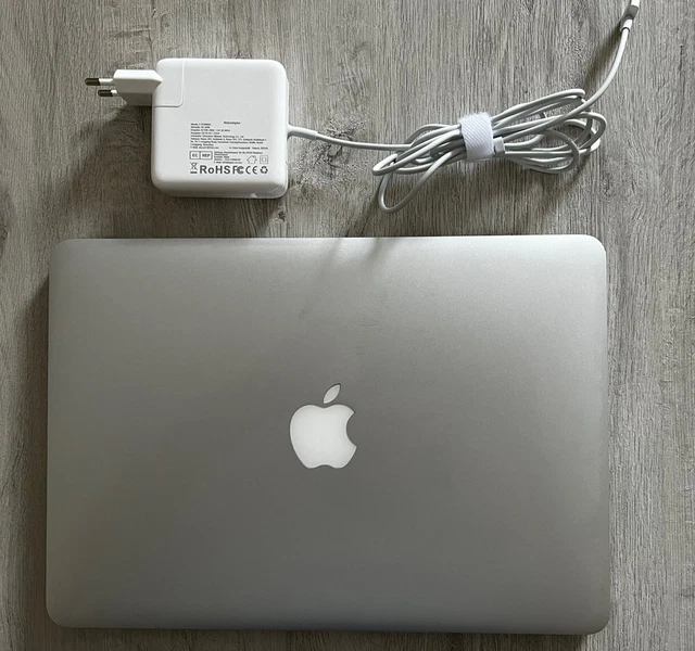 Macbook pro rétina 13.3' A1502 année 2015 i5 2.7 ghz /8 giga ram/ ssd 128 giga