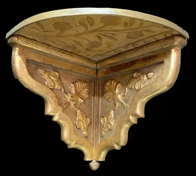 Peana, ménsula, repisa, columna, pedestal de madera dorada al oro fino. Barroca.