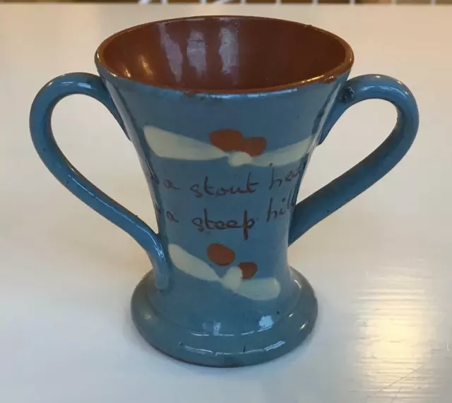 VINTAGE ALLER VALE DEVON POTTERY TWO HANDLED MOTTO VASE PUT A STOUT HEART 3,5in