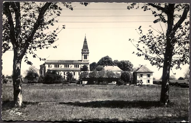 CPA 38 - Faverges de la Tour - L' Eglise