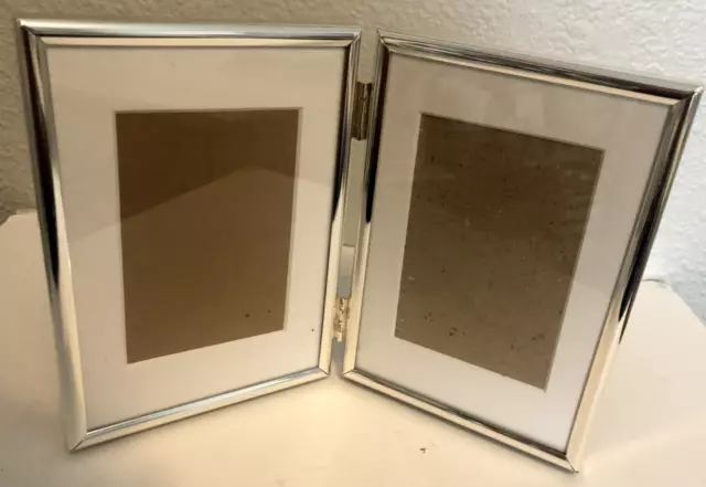 Vtg MATTED HINGED Metallic SILVER Picture DOUBLE FRAME 4X6 3X4 PHOTOS Stand Hang 2