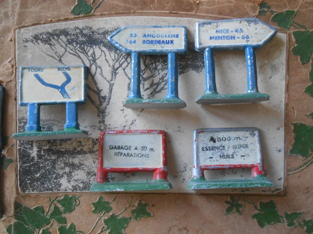 panneaux-routiers-cofalu-norev-quiralu-dinky-solido-mercury-corgi