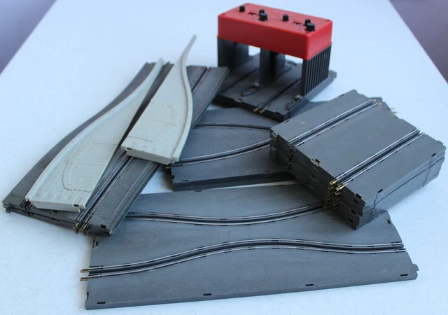 Lot n° 1 divers rails & accessoires  GRIS  circuit  " JOUEF  "  pas  SCALEXTRIC