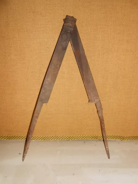 Ancien grand compas en fer forgé 700mm outil 19ème de menuisier compagnon